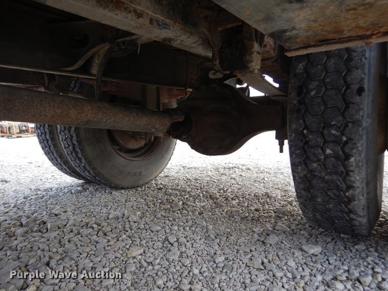 image for item DL6460 1992 International 4700  flatbed truck