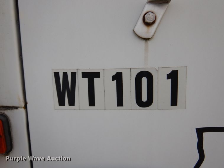 image for item DL6460 1992 International 4700  flatbed truck