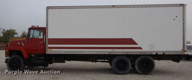 image for item DL6461 1985 Ford LN8000  box truck