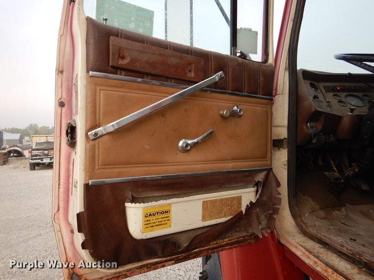 image for item DL6461 1985 Ford LN8000  box truck