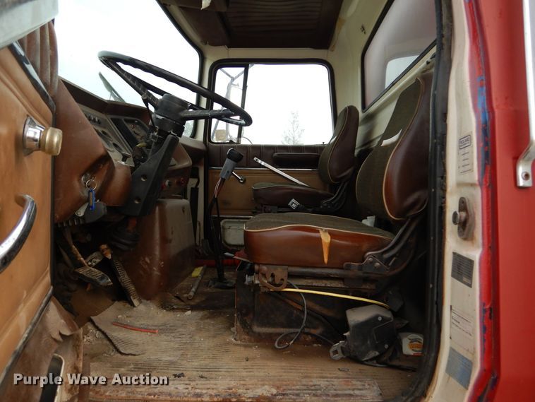 image for item DL6461 1985 Ford LN8000  box truck