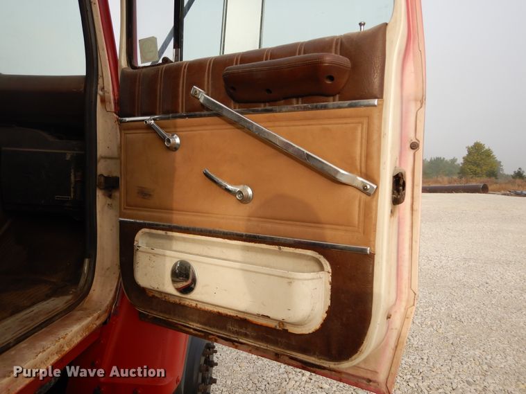 image for item DL6461 1985 Ford LN8000  box truck