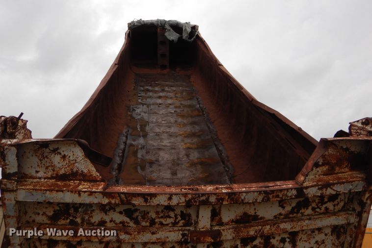 image for item DM0634 1974 Fruehauf  dump trailer