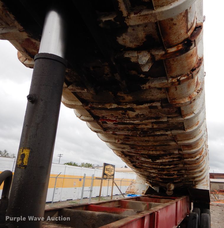 image for item DM0634 1974 Fruehauf  dump trailer