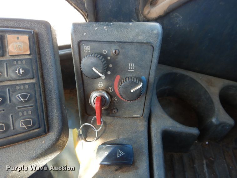 image for item DM0652 2005 John Deere 544J  wheel loader