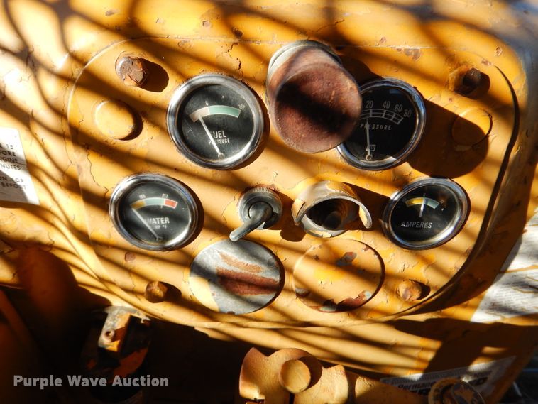 image for item DM0662 1964 Allis-Chalmers HD-21  dozer