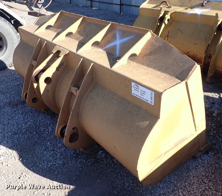image for item DN2167 102" W loader bucket