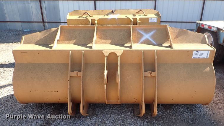 image for item DN2167 102" W loader bucket