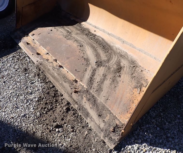 image for item DN2167 102" W loader bucket