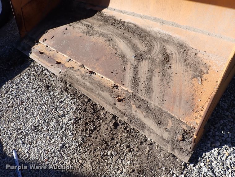 image for item DN2167 102" W loader bucket