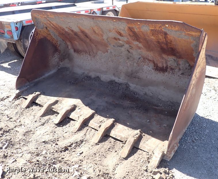 image for item DN2168 93" W loader bucket