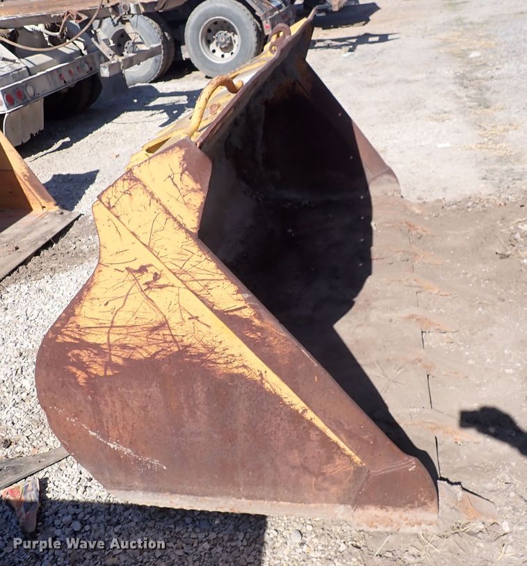 image for item DN2168 93" W loader bucket