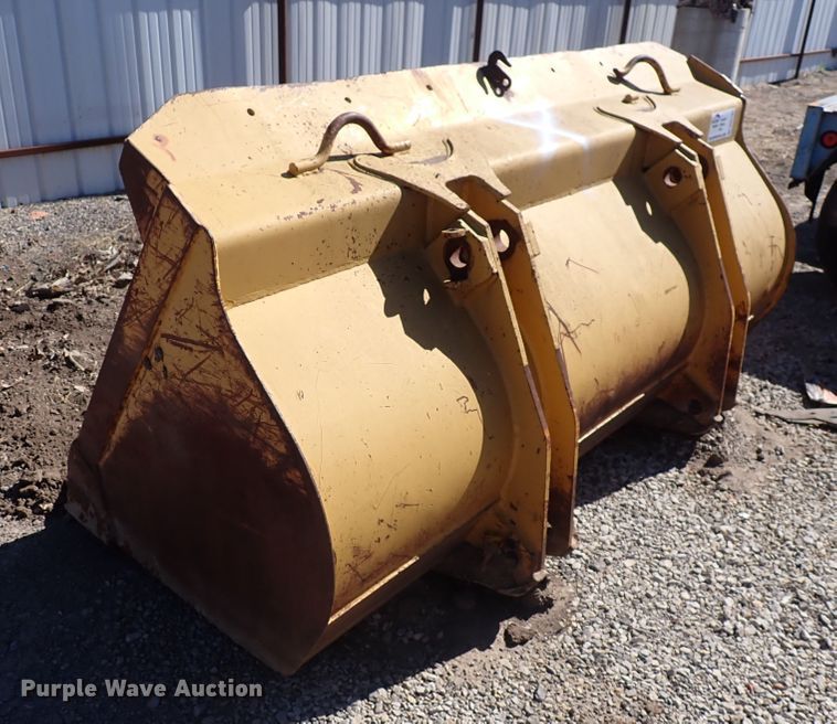 image for item DN2168 93" W loader bucket