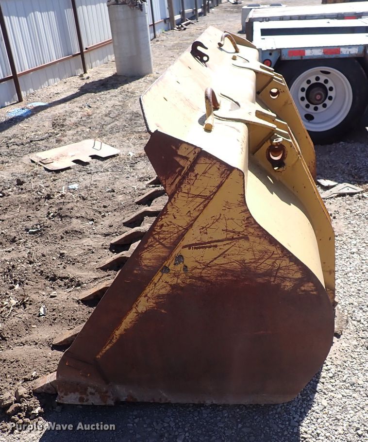 image for item DN2168 93" W loader bucket