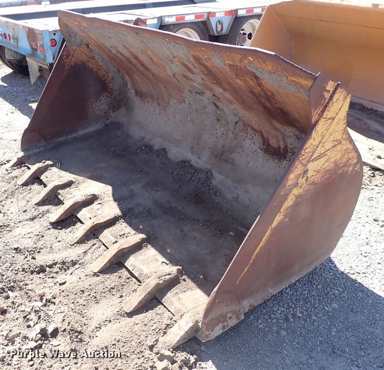 image for item DN2168 93" W loader bucket