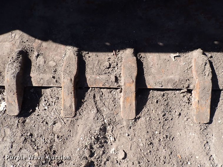 image for item DN2168 93" W loader bucket