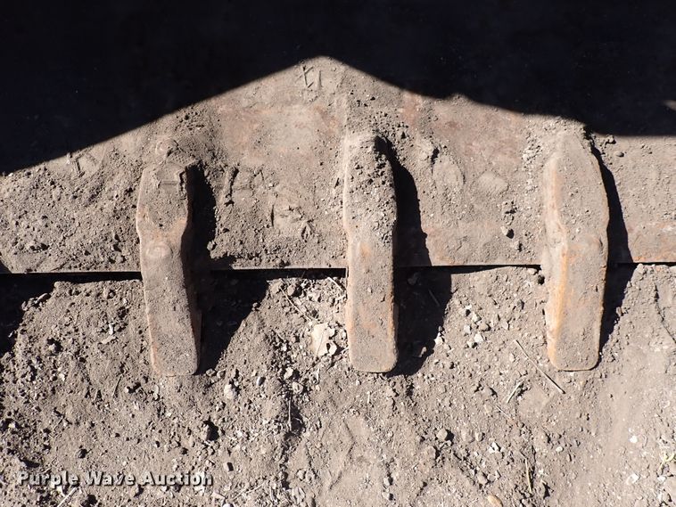 image for item DN2168 93" W loader bucket