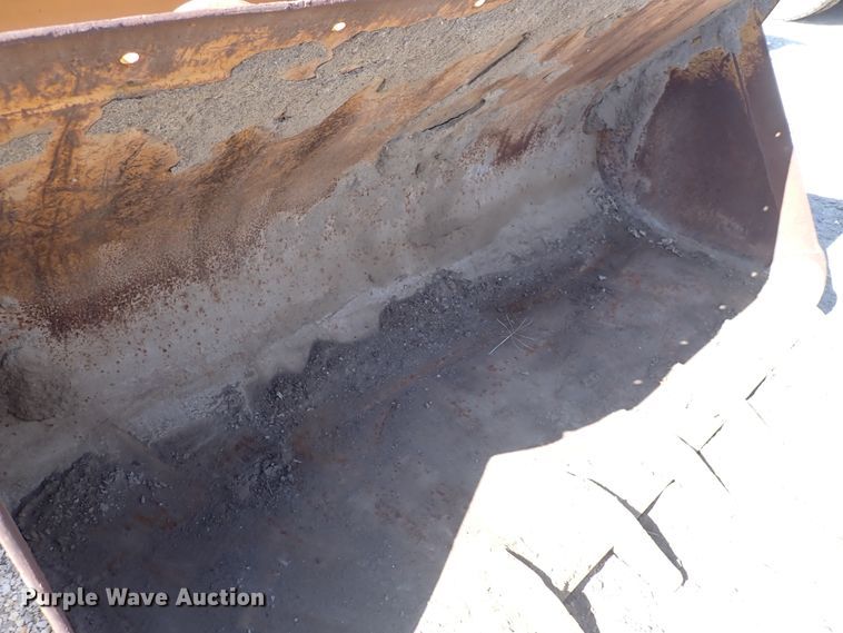 image for item DN2168 93" W loader bucket