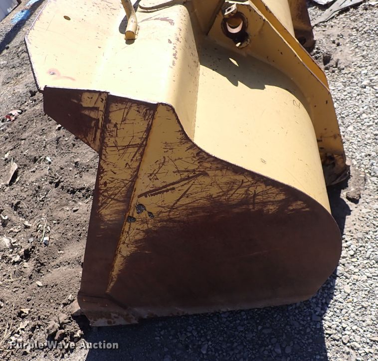 image for item DN2168 93" W loader bucket