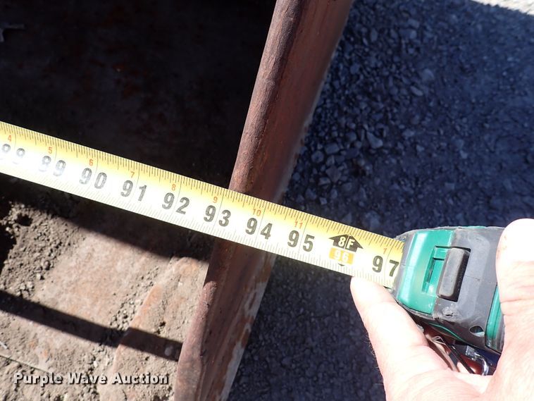 image for item DN2168 93" W loader bucket