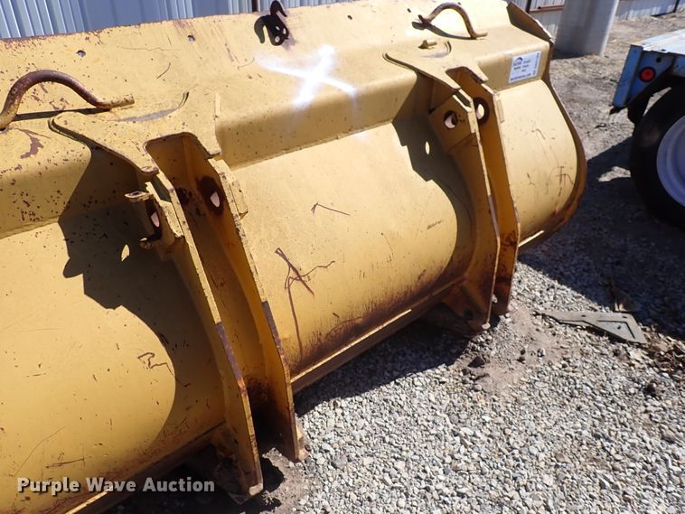 image for item DN2168 93" W loader bucket