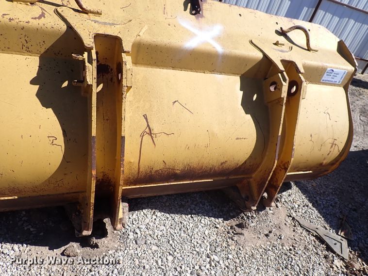 image for item DN2168 93" W loader bucket