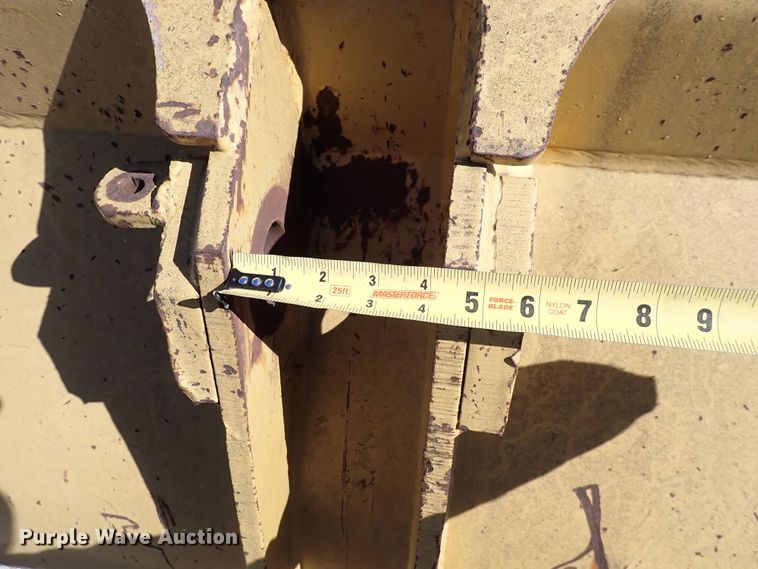 image for item DN2168 93" W loader bucket