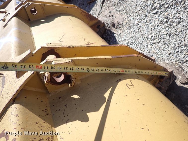 image for item DN2168 93" W loader bucket