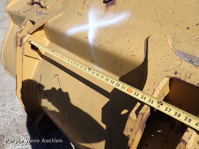 image for item DN2168 93" W loader bucket