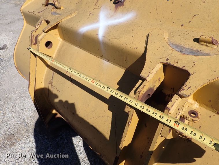 image for item DN2168 93" W loader bucket