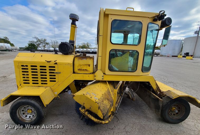 image for item EZ9174 2006 Superior Broom DT80  broom