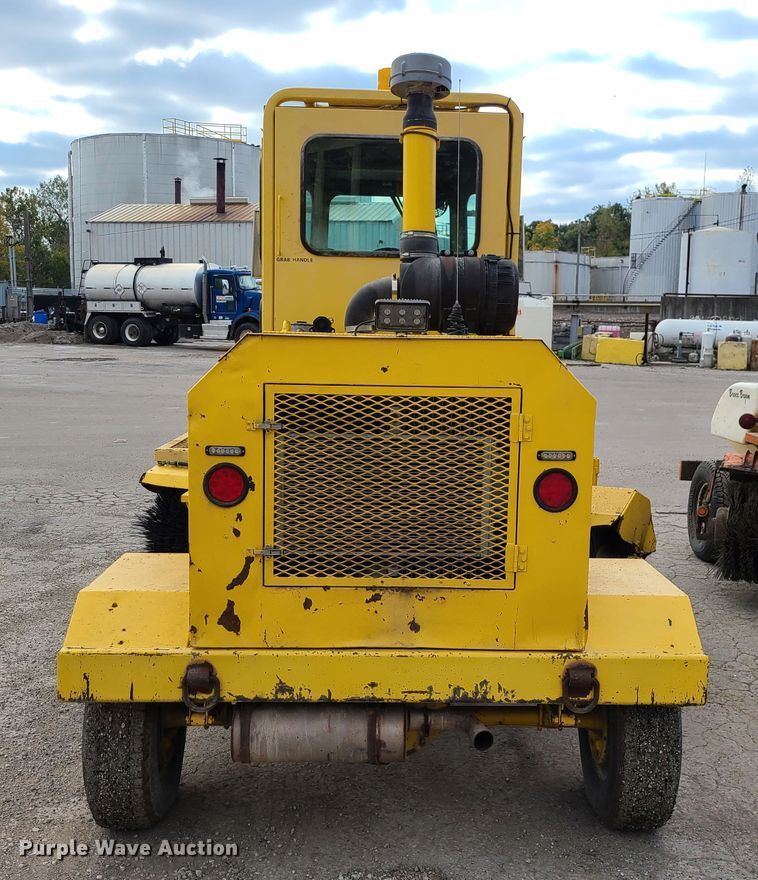 image for item EZ9174 2006 Superior Broom DT80  broom