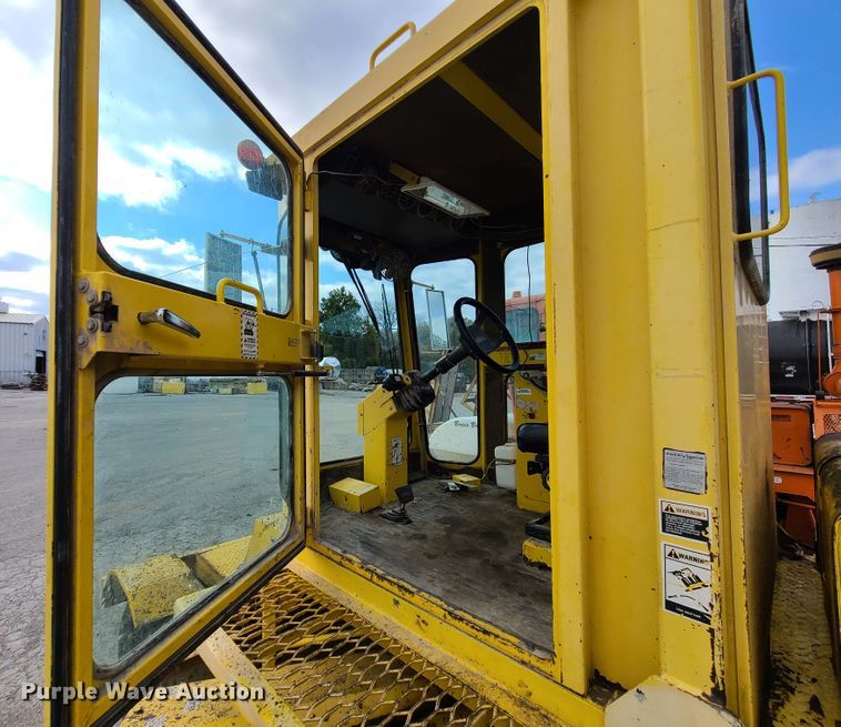 image for item EZ9174 2006 Superior Broom DT80  broom