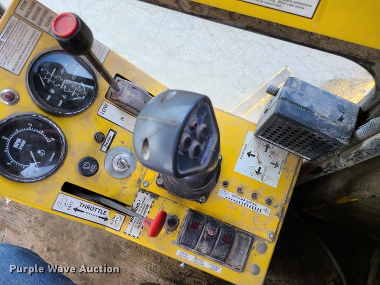 image for item EZ9174 2006 Superior Broom DT80  broom