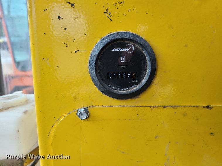 image for item EZ9174 2006 Superior Broom DT80  broom