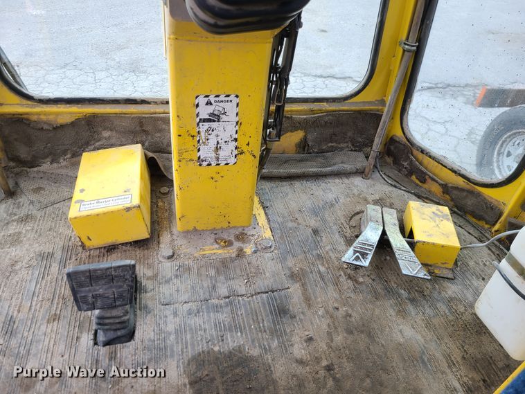 image for item EZ9174 2006 Superior Broom DT80  broom