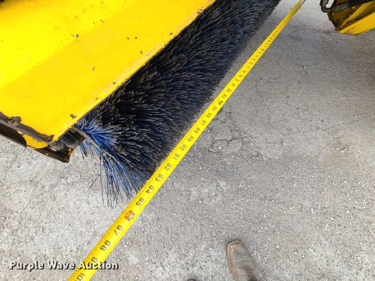 image for item EZ9174 2006 Superior Broom DT80  broom