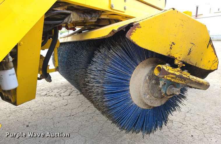 image for item EZ9174 2006 Superior Broom DT80  broom