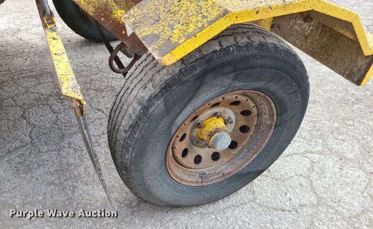 image for item EZ9174 2006 Superior Broom DT80  broom