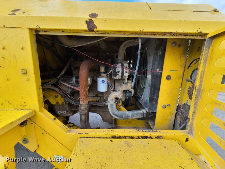 image for item EZ9174 2006 Superior Broom DT80  broom