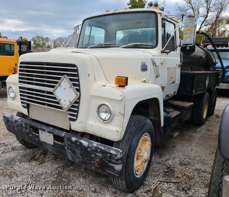 image for item EZ9175 1985 Ford L8000  oil distributor truck