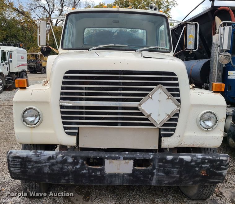 image for item EZ9175 1985 Ford L8000  oil distributor truck