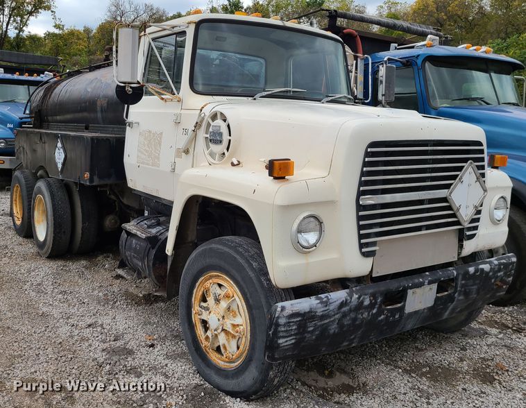 image for item EZ9175 1985 Ford L8000  oil distributor truck