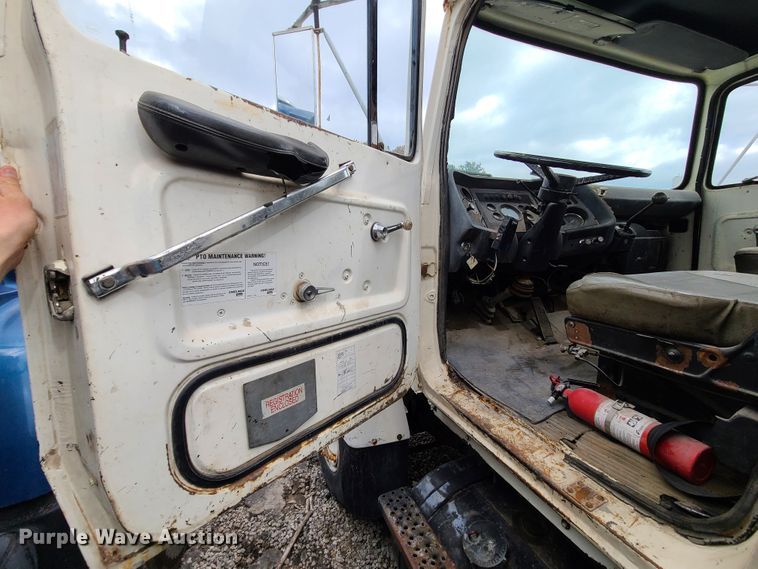 image for item EZ9175 1985 Ford L8000  oil distributor truck