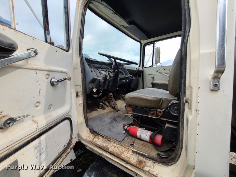 image for item EZ9175 1985 Ford L8000  oil distributor truck