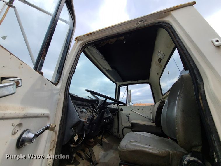 image for item EZ9175 1985 Ford L8000  oil distributor truck