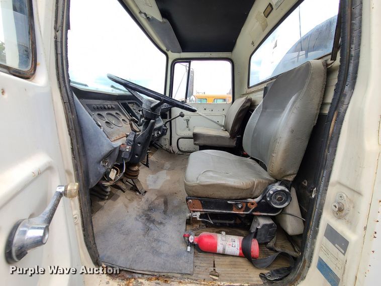 image for item EZ9175 1985 Ford L8000  oil distributor truck