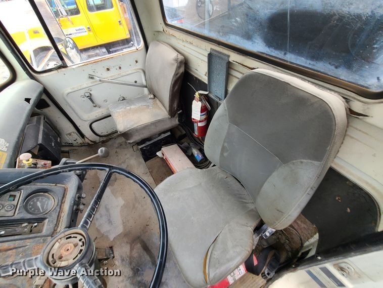 image for item EZ9175 1985 Ford L8000  oil distributor truck