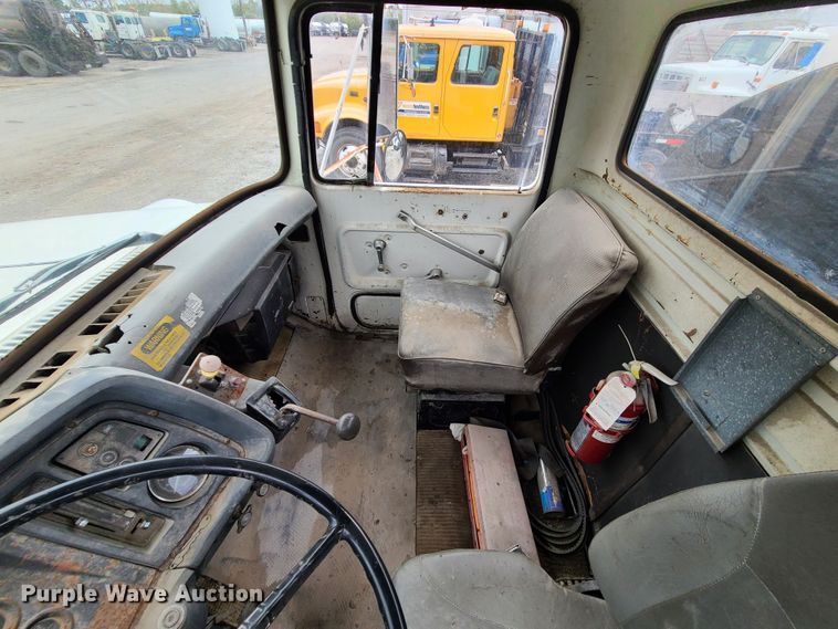 image for item EZ9175 1985 Ford L8000  oil distributor truck