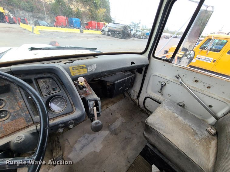 image for item EZ9175 1985 Ford L8000  oil distributor truck